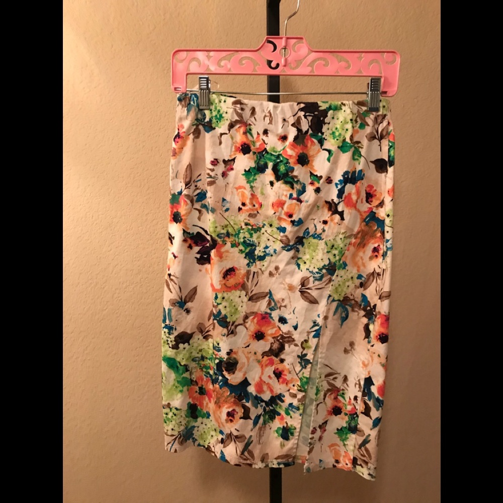 Multi color pencil skirt size L
